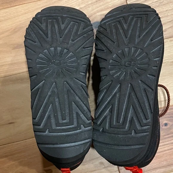 UGG Women's Black and Tan Sneakers - Picture 7 of 7